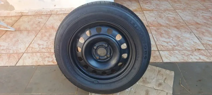Roda 4 furos com pneu aro 15 + de meia vida
