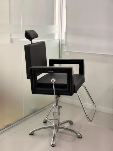 Cadeira de maquiagem/ barbeiro/ salão reclinável Dompel - OPORTUNIDADE 