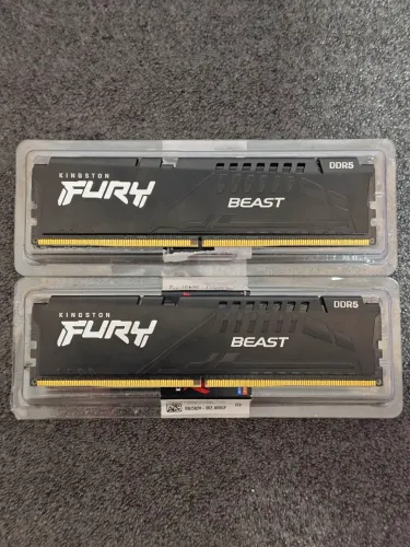Memória RAM Kit 32GB (2x16GB) Kingston FURY Beast DDR5 5200MHz CL40 - Excelente Estado