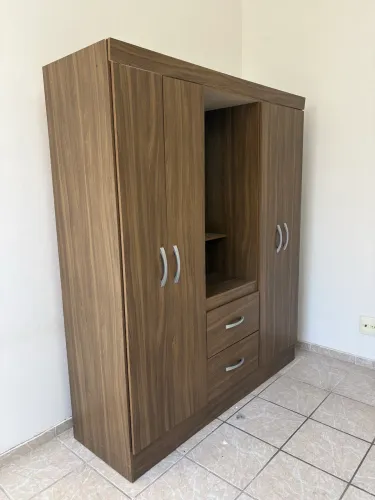 GUARDA ROUPA - PRATICAMENTE NOVO