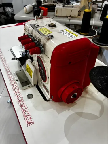 Vendo máquina de costura industrial  interlook  