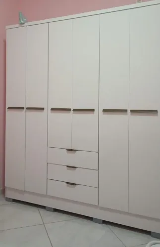 Guarda roupa 6 portas