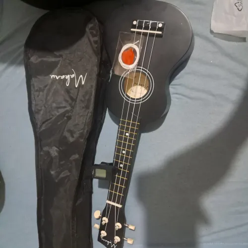 Ukulele barato pra sair rápido