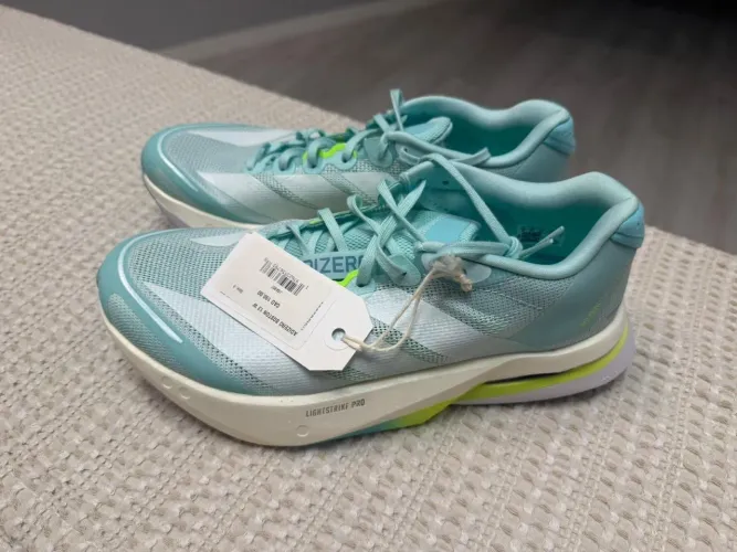 Tênis Adidas