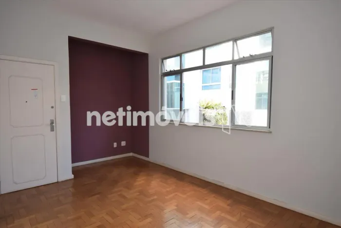 Apartamento de 03 quartos em excelente estado de conservação.Localização privilegiada no L