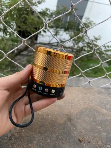 Vendo caixinha de som dourada!