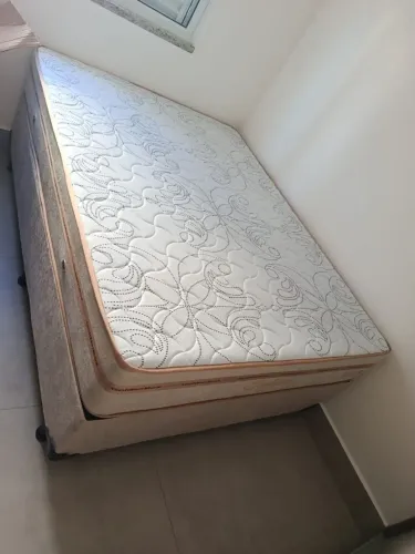 Cama casal com colchão molas ensacadas d 33