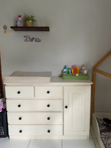 Cômoda em angelim em perfeito estado