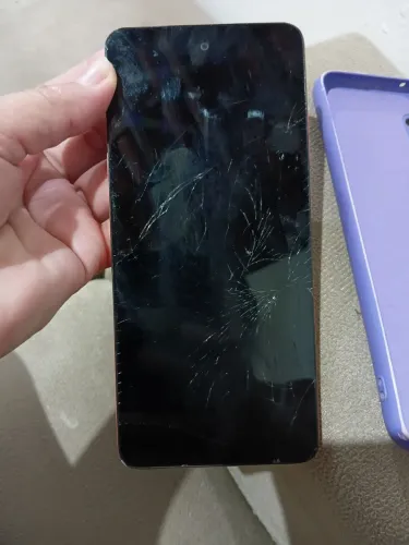 Vendo um celular Motorola g04 cm a tela quebrada, mas funciona tudo normalmente,