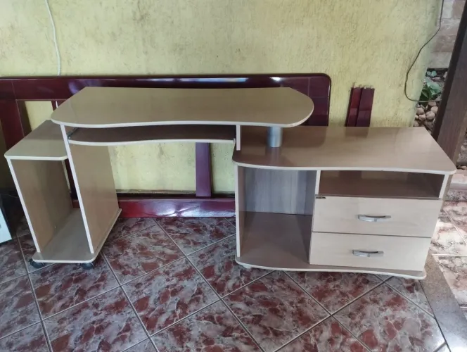 VENDO MESA COMPUTADOR ARTICULAVEL