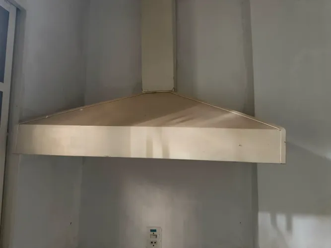 Coifa de Zinco pintada em branco com ventilação 