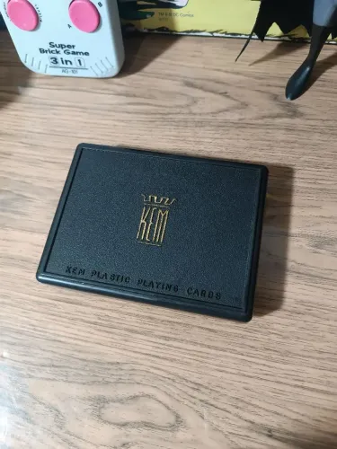 Baralho Kim importado anos 80. Item ideal para colecionadores.