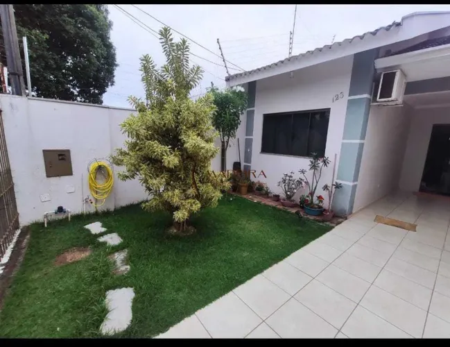Casa à Venda em Jardim Paris, Maringá - PR