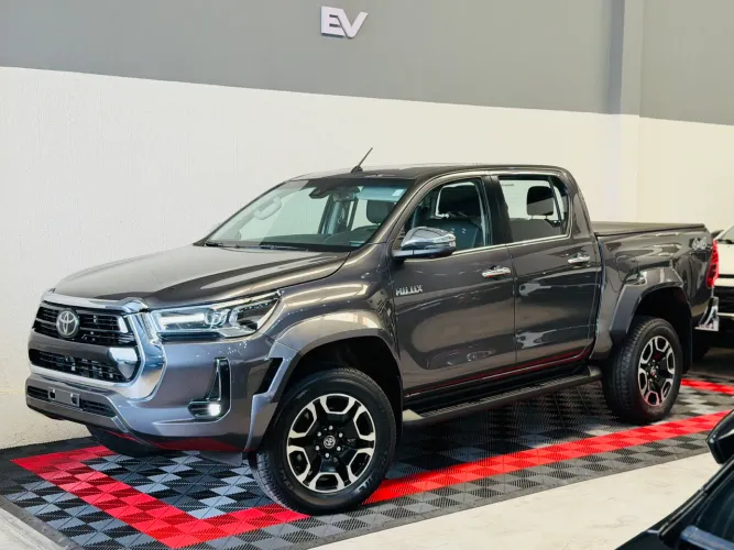 Toyota Hilux CD SRX Plus 4X4 2.8 TDI Die. Aut. 2024