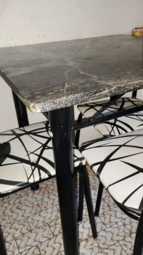 Mesa de granito+ 4 cadeiras - R$450