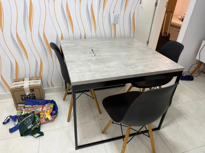 Mesa com cadeiras