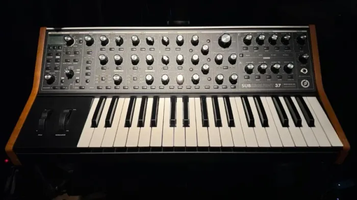 Moog Subsequent 37 - Seminovo Perfeito Estado