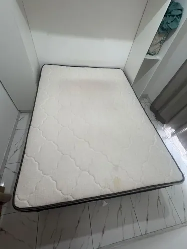 Cama de casal, semi nova