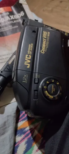 Raridade! Filmadora JVC GR-AX806 Compact VHS-C original, muito bem conservada e completa.