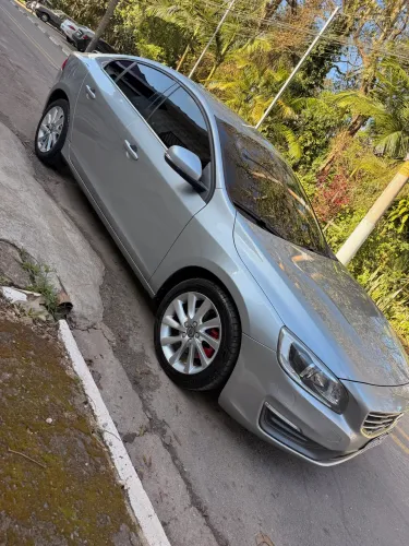 Volvo S60 T-5 Kinetic 2.0 245cv 4P 2015