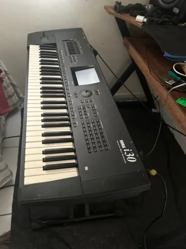 Korg I30 Teclado sintetizador arrajador workstation