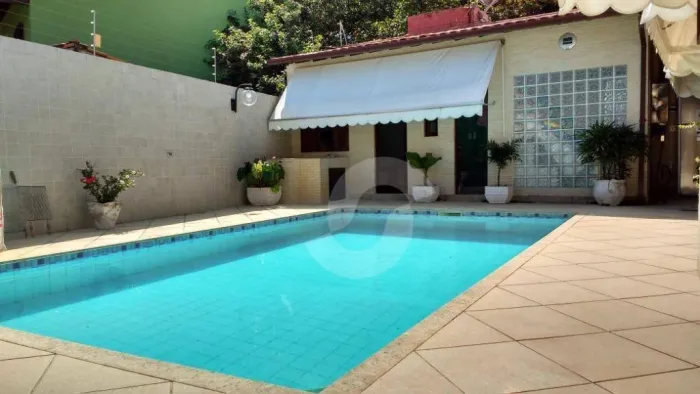 Casa com 3 dormitórios à venda, 277 m² por R$ 950.000,00 - Itaipu - Niterói/RJ