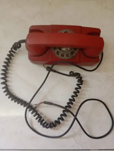 Aparelho Telefone fixo Retrô vermelho para mesa, decoracao ou colecionadores.