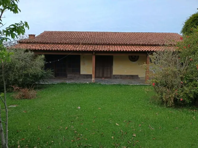 Casa com amplo quintal + edícula à venda no Areal, Araruama/RJ
