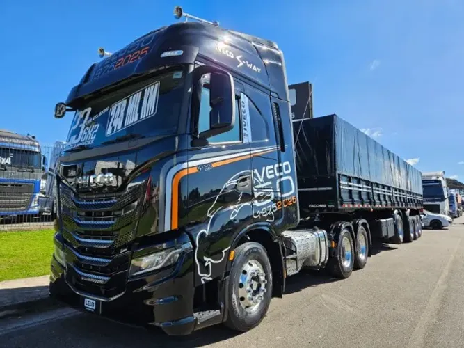 Iveco S-Way 480 6x2 Ano 2023 Baixo km Teto Alto Aut +4 Eixo Graneleiro Facchini 13.5 chapa