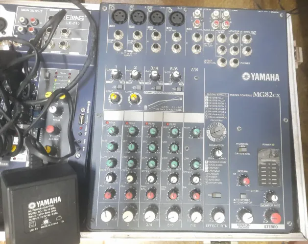 Mesa de som Yamaha MG 82