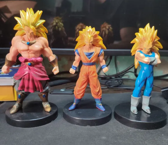 Super Sayajin 3  - Kit 3 personagens. Goku,Broly e Vegeta 