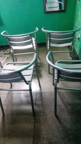 Cadeiras em alumínio 