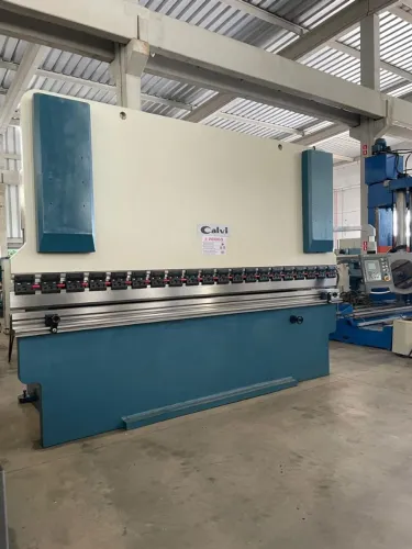 Dobradeira hidráulica CN Calvi 200T/4000