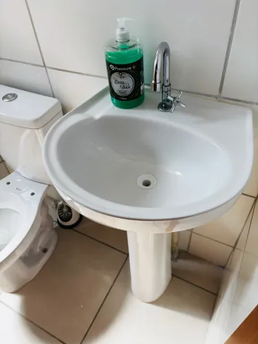 KIT VASO SANITÁRIO COM CAIXA ACOPLADA, PIA E TANQUE