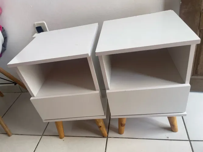 Mesinha dupla de cabeceira