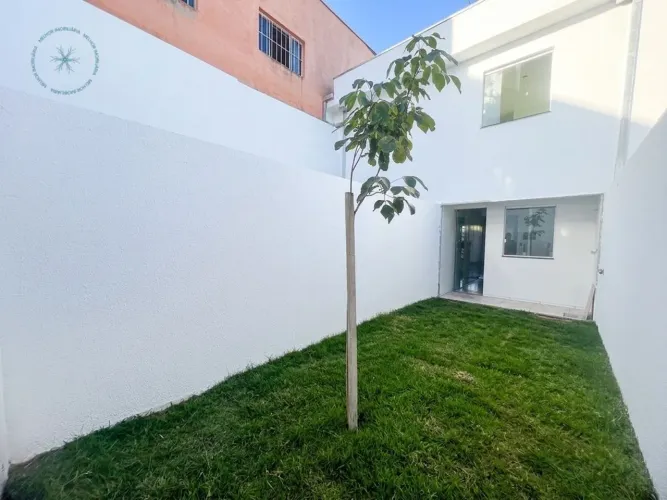 Casa Geminada á venda no bairro Jardim Leblon, Belo Horizonte - MG.
