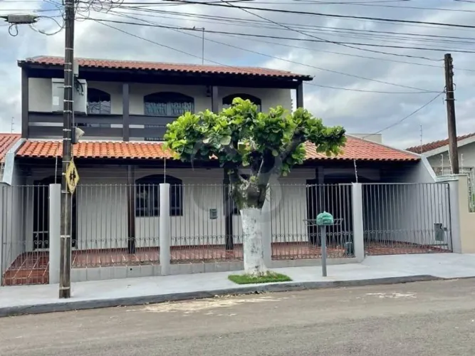 Casa com 3 dormitórios à venda, 252 m² por R$ 850.000,00 - São Pedro - Londrina/PR