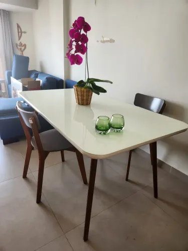 Mesa com 2 cadeiras
