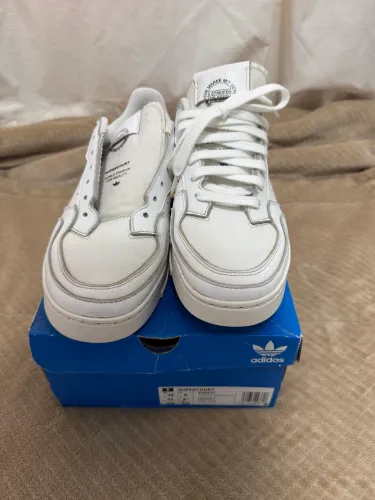 Tênis adidas supercourt 