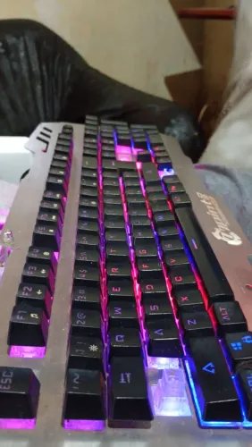 PARA VENDER LOGO! Teclado com cabos, habi e suporte para celular.