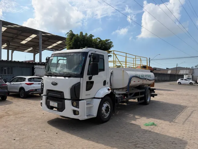 Ford cargo 1519 ano 2014 com tanque pipa e apenas 56 MIL KM