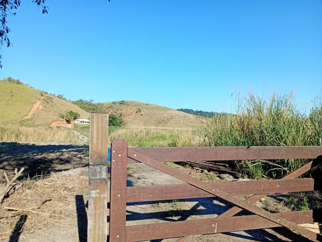 SÍTIO À VENDA - PEDRA LISA - RJ