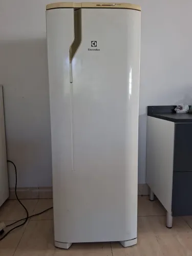 GELADEIRA ELECTROLUX 330 LT FAÇO ENTREGA 