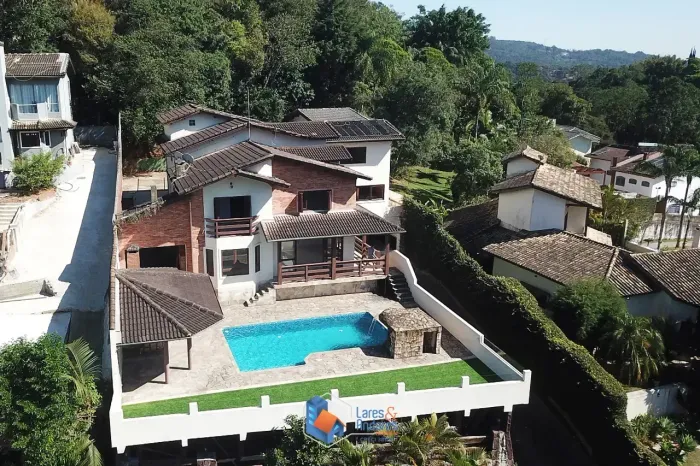 Casa no condomínio ALPES DA CANTAREIRA para venda com 8 quartos, sendo 4 suítes, 512m²