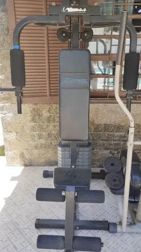 Equipamento de musculação 