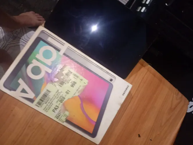 Tablet Samsung A troco a tela fica novo