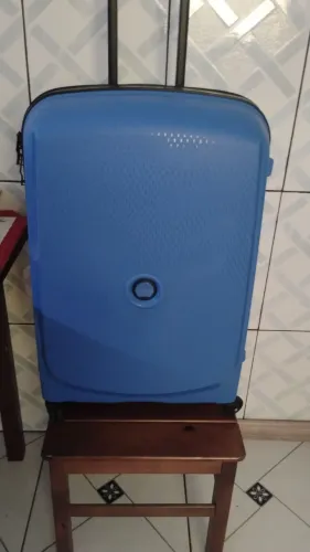 Mala grande de fibra cor azul .