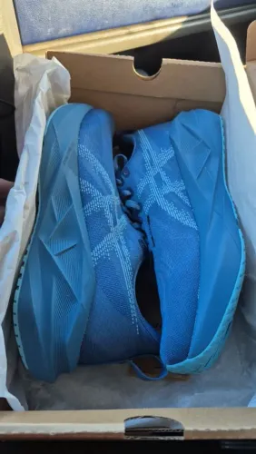 Tênis Asics Novablast 5 N°41 novo na caixa