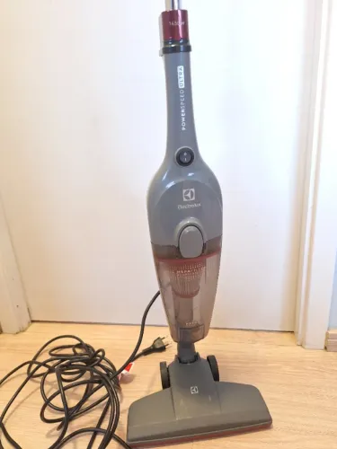 Aspirador Electrolux PowerSpeed STK15 1450W 2 em 1