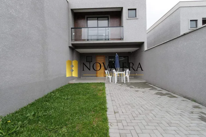 Sobrado de Condomínio à venda no Boa Vista (Curitiba) 3 dorms, suíte, 2 vagas e quintal